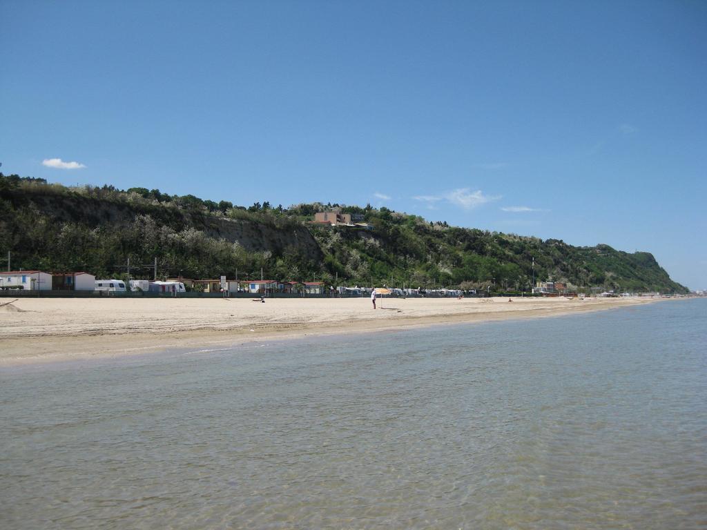 Camping Norina เปซาโร ภายนอก รูปภาพ