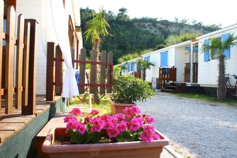 Camping Norina เปซาโร ภายนอก รูปภาพ